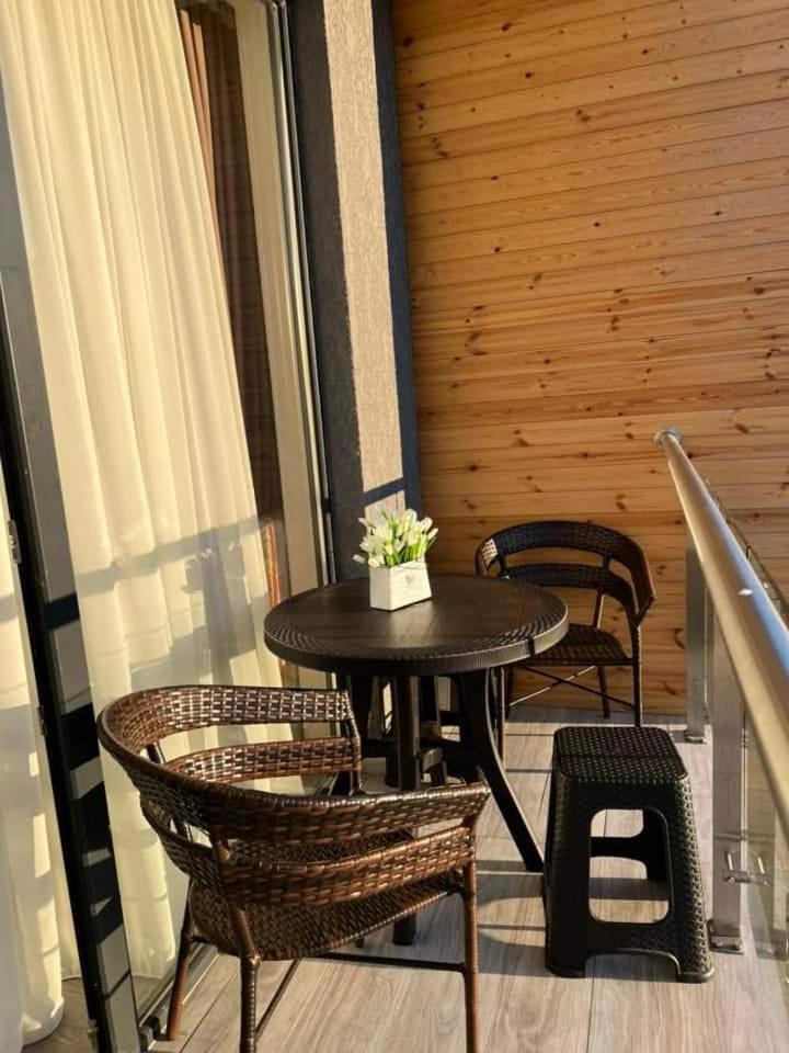 Apartment In バトゥーミ 部屋 写真